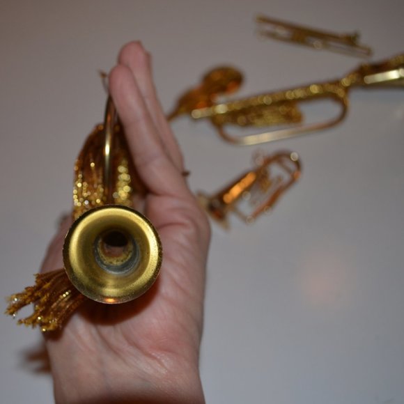 Holiday Ornaments Set of 7 Mini Musical Instruments Wind & String Golden Metal - Picture 5 of 8